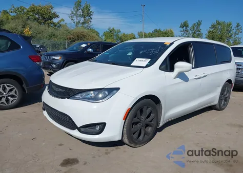 2018 Chrysler Pacifica Touring Plus из США, поврежденный, VIN 2C4RC1FG5JR228429